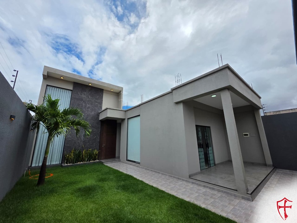 Casa en venta en equina zona sur con dos dormitorios en suit más un consultorio 